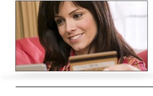 woman with a laptop and holding a credit card